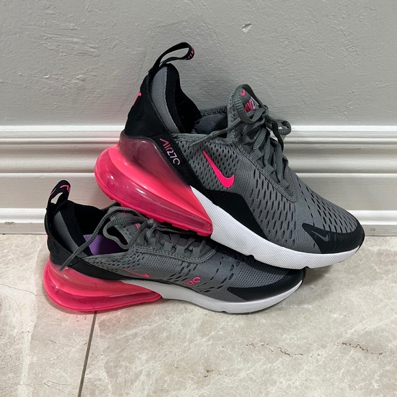Nike Shoes - Nike Air Max 270